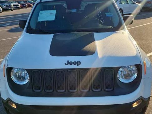 Used 2017 Jeep Renegade Trailhawk w/ Premium Trailhawk Package image 4