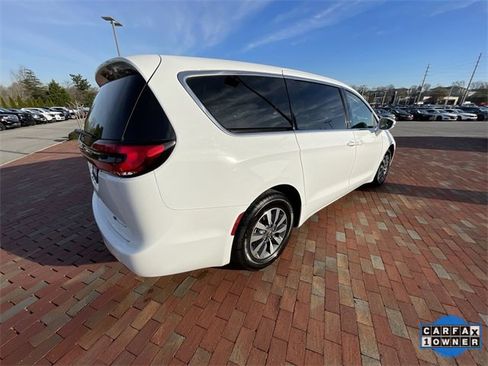 Used 2022 Chrysler Pacifica Touring-L image 36