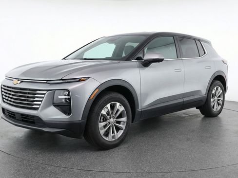 Used 2025 Chevrolet Equinox LT FWD image 3