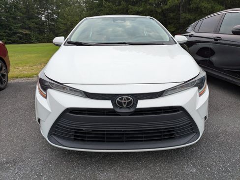 Used 2024 Toyota Corolla LE FWD image 3