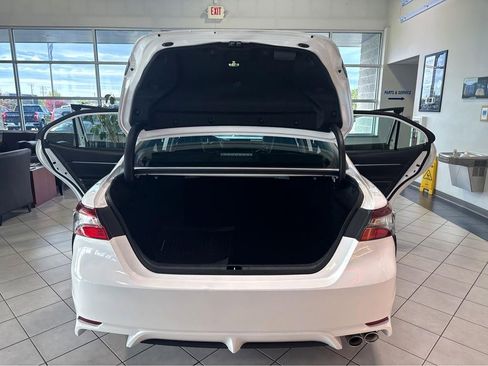 Used 2024 Toyota Camry SE FWD image 11