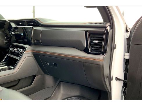 Used 2024 GMC Sierra 2500 AT4 w/ AT4 Premium Plus Package image 18