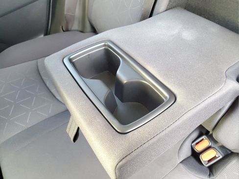 Used 2021 Toyota RAV4 XLE w/ Convenience Package image 8