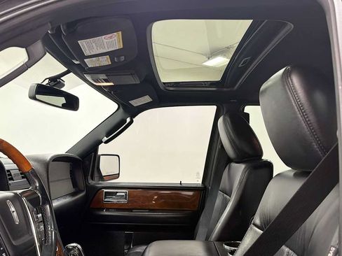 Used 2016 Lincoln Navigator Select AWD/4WD image 24