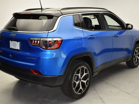 Used 2025 Jeep Compass Limited AWD/4WD image 5