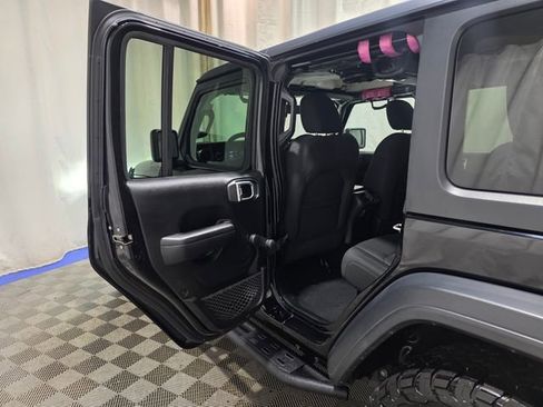 Used 2018 Jeep Wrangler Unlimited Sport image 26