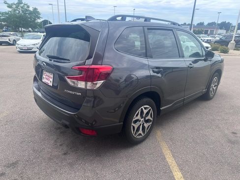 Used 2023 Subaru Forester Premium AWD/4WD image 5