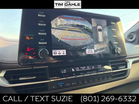 Used 2023 Toyota Sienna Platinum AWD/4WD image 16