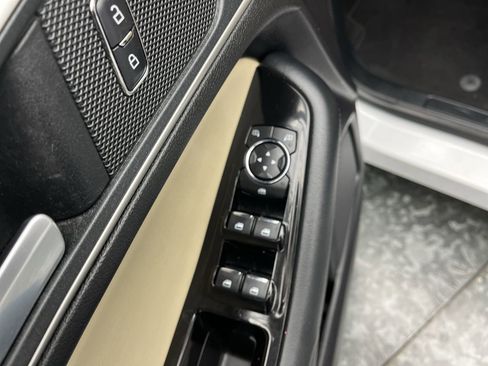 Used 2019 Ford Edge SEL w/ Equipment Group 201A image 9