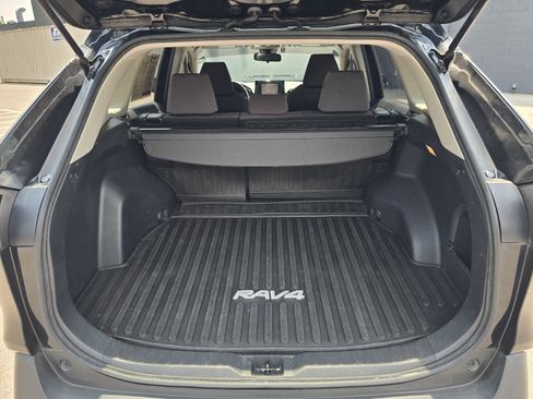 Used 2020 Toyota RAV4 XLE w/ XLE Grade Weather Package AWD/4WD image 26