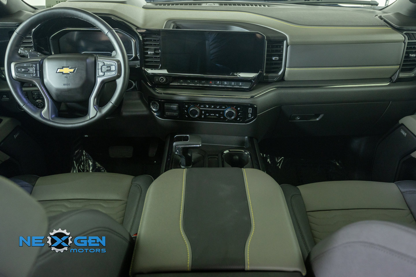 Used 2025 Chevrolet Silverado 1500 ZR2 w/ Technology Package AWD/4WD image 33