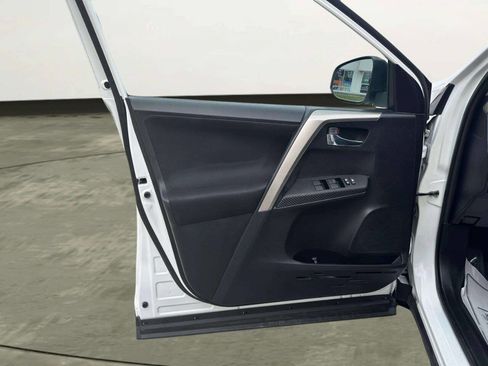 Used 2015 Toyota RAV4 XLE FWD image 10