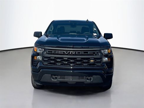 Used 2025 Chevrolet Silverado 1500 Custom image 2