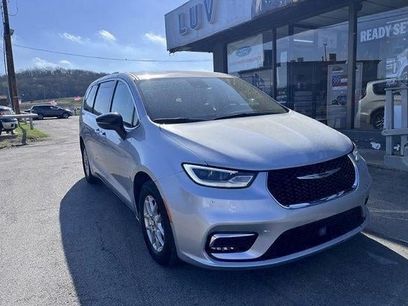 Used 2024 Chrysler Pacifica Touring-L