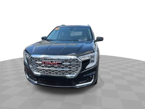 Used 2024 GMC Terrain Denali w/ Denali Premium Package AWD/4WD image 3