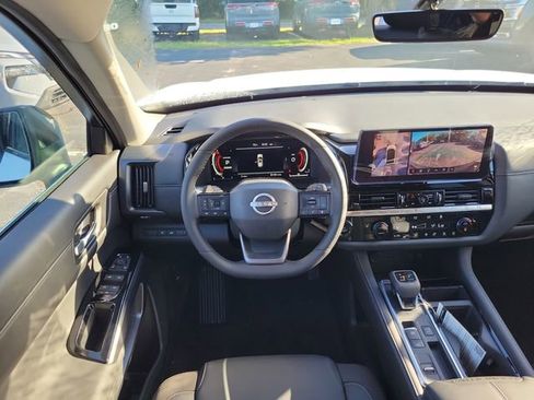 New 2026 Nissan Pathfinder SL FWD image 23