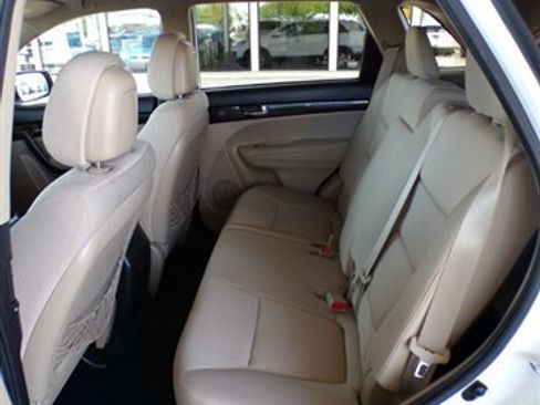 Used 2012 Kia Sorento LX w/ Third Row Pkg image 21