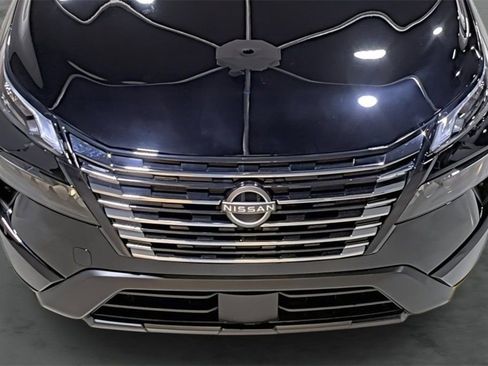 Used 2025 Nissan Rogue SV image 16