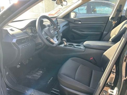 Used 2025 Nissan Altima 2.5 SV image 8
