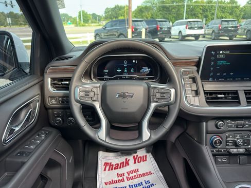 Used 2023 Chevrolet Tahoe Z71 w/ Luxury Package AWD/4WD image 24