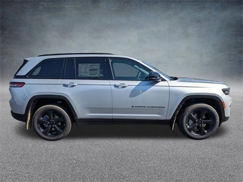 New 2025 Jeep Grand Cherokee Limited w/ Luxury Tech Group II image 3