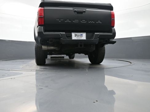 Certified 2025 Toyota Tacoma TRD Off-Road image 31