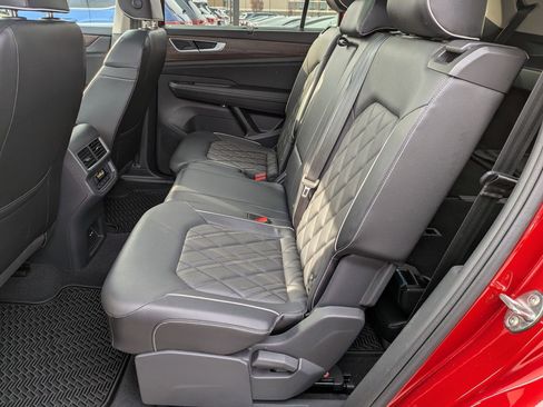 Used 2024 Volkswagen Atlas SEL Premium R-Line image 32