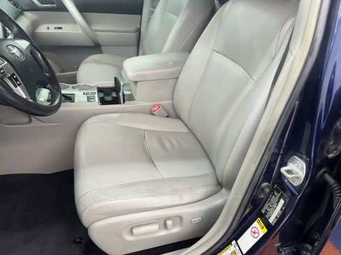 Used 2012 Toyota Highlander SE w/ Tow Pkg AWD/4WD image 9