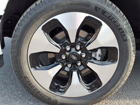 Used 2025 Ford F150 Lightning Platinum image 9