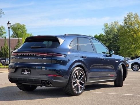 Used 2025 Porsche Cayenne S AWD/4WD image 25