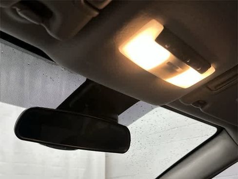 Used 2020 Nissan Versa SR image 21