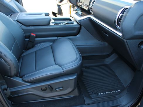 New 2025 Ford Expedition Max Platinum w/ Stealth Performance Package image 15