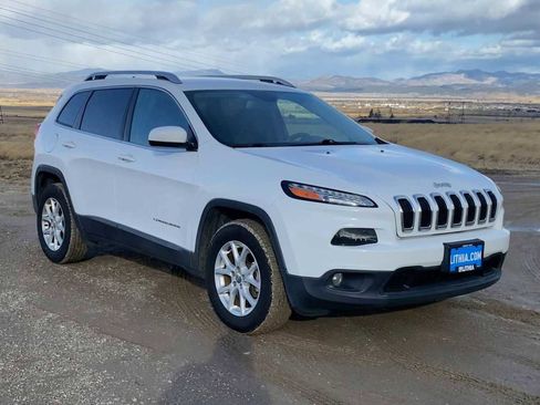 Used 2018 Jeep Cherokee Latitude image 2