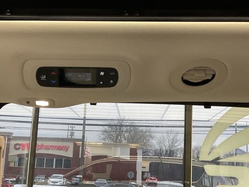 Used 2018 Chrysler Pacifica Limited w/ Advanced Safetytec Group image 27