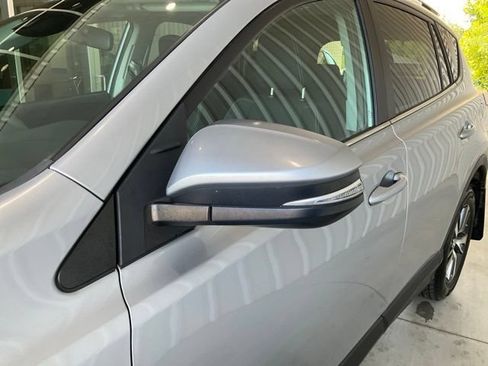 Used 2018 Toyota RAV4 XLE AWD/4WD image 2