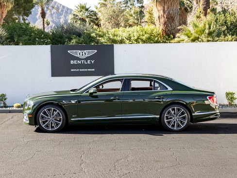 Used 2022 Bentley Flying Spur Plug-In Hybrid image 5