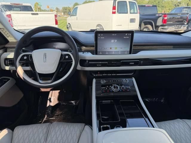 Used 2022 Lincoln Aviator Black Label w/ Dynamic Handling Package AWD/4WD image 16