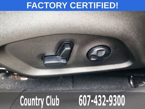 Used 2021 Jeep Renegade Latitude w/ Convenience Group AWD/4WD image 12