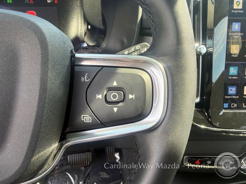 Used 2025 Volvo XC40 B5 Plus image 18