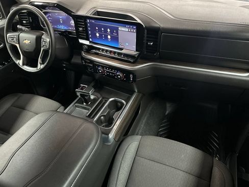 Used 2026 Chevrolet Silverado 1500 LT Trail Boss w/ Convenience Package II AWD/4WD image 12