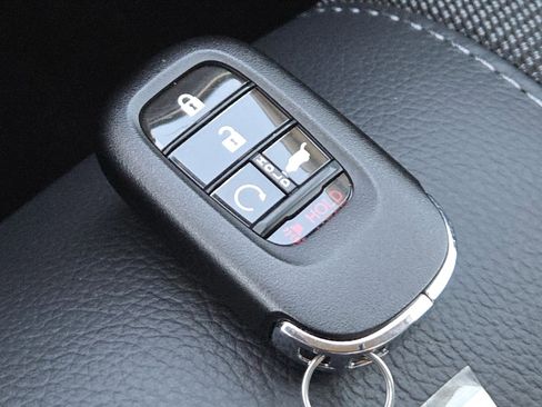 Used 2025 Honda Pilot EX-L image 33