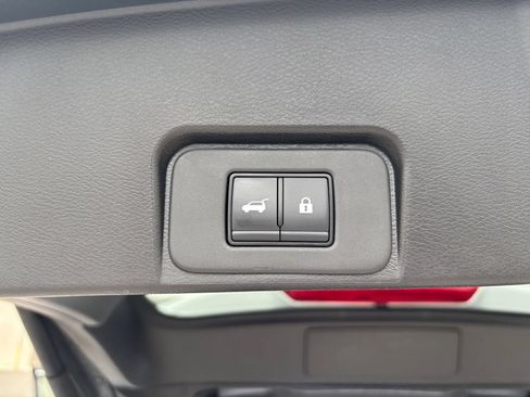 Used 2025 Nissan Rogue SV AWD/4WD image 24