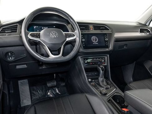 Used 2023 Volkswagen Tiguan SE w/ Panoramic Sunroof Package AWD/4WD image 7