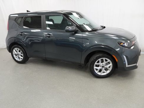 Used 2025 Kia Soul LX w/ LX Technology Package FWD image 6