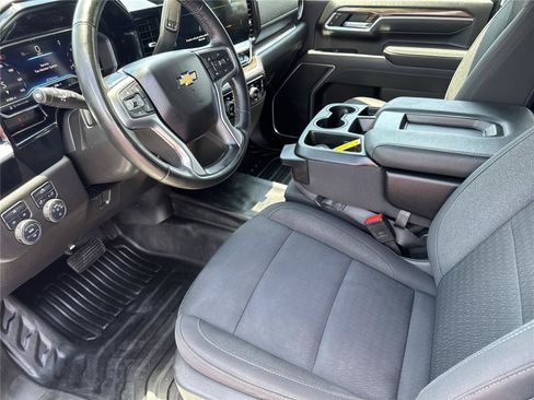 Used 2025 Chevrolet Silverado 2500 LT w/ Convenience Package AWD/4WD image 11