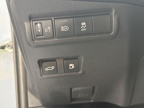 Used 2025 Toyota Corolla Cross AWD Hybrid image 15
