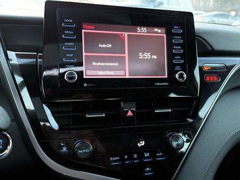 Used 2024 Toyota Camry LE w/ Convenience Package image 25