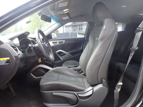 Used 2016 Hyundai Veloster image 24
