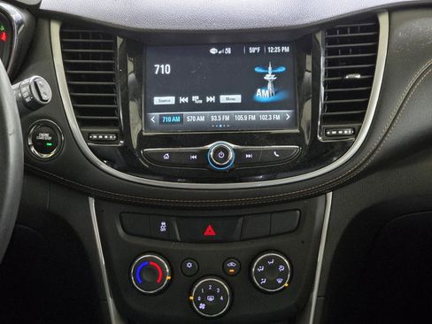 Used 2017 Chevrolet Trax LT w/ LT Convenience Package image 18