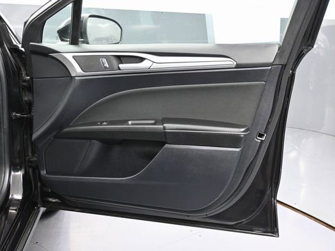 Used 2020 Ford Fusion SE image 36